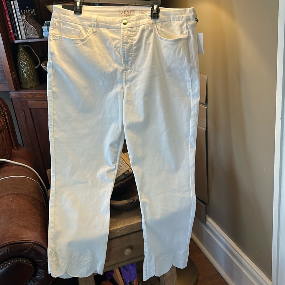NWTJen 7 by 7 for all mankind stretch White Scallop/Embroidered Hem Jeans size18